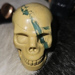 Yellow fuchsite skull 2 inch.